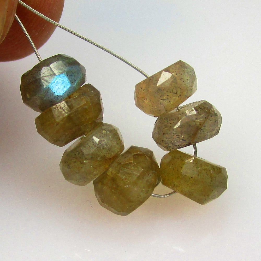 10.74 Ctw Natural 7 Labradorite Round Beads: No Reserve! Title: 10.74 Ctw Natural 7 Labradorite Round Beads Stone Clarity: Opaque Gemstone:Natural Labradorite Beads Carat Weights: 10.74 Size/Dimensions: 6.80 - 7.20 mm / 7 Pc's Additional Info:Ex