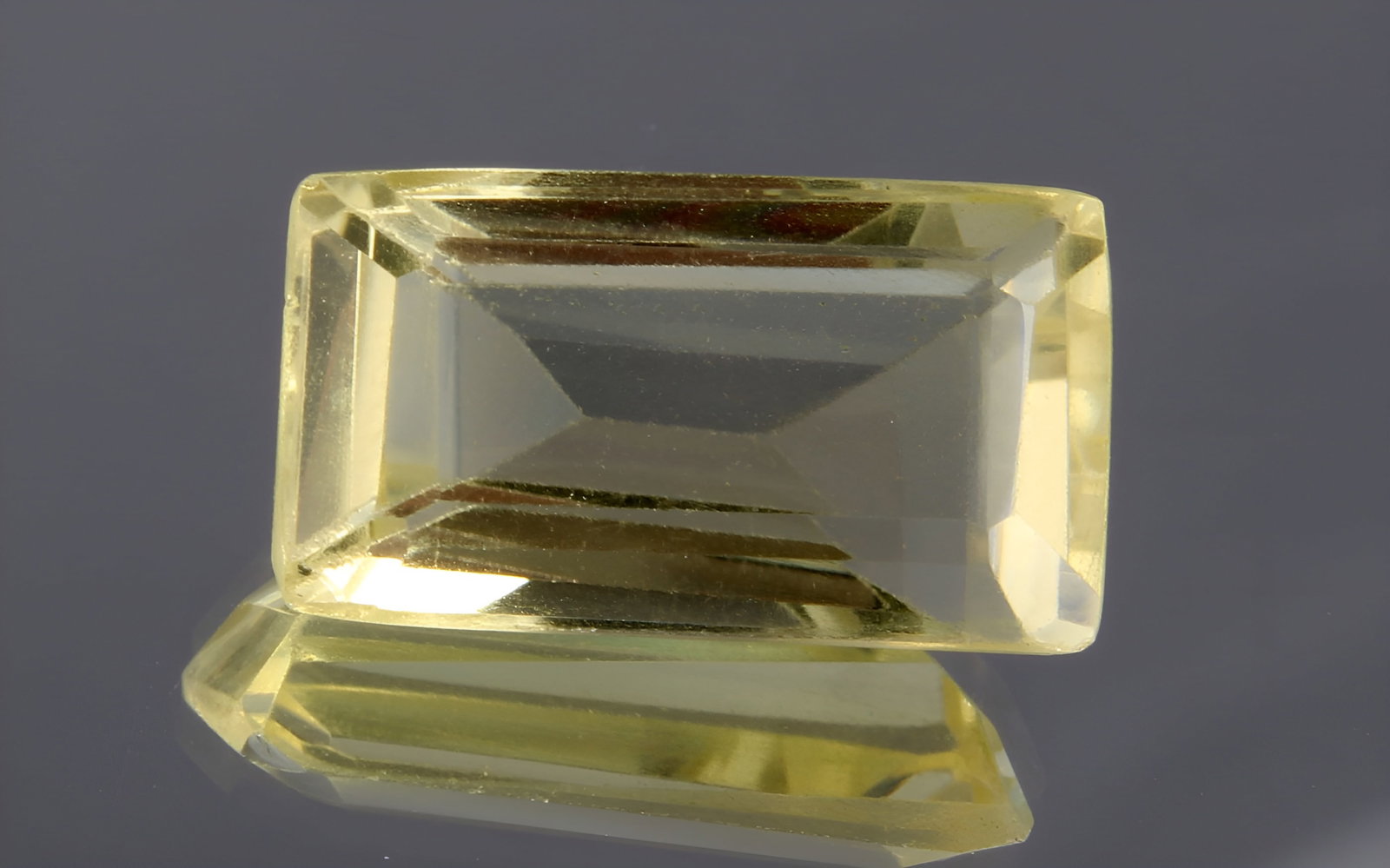 Lovely " Natural Lemon Quartz " 6.06 cts Natural Lemon Quartz: No Reserve! Title: Lovely " Natural Lemon Quartz " 6.06 cts Natural Lemon Quartz Additional Info: Gemstone: Natural Lemon Quartz Origin: Africa Weight : 6.06 carats Measurements: 15.03x8.36x6.13 mm, S
