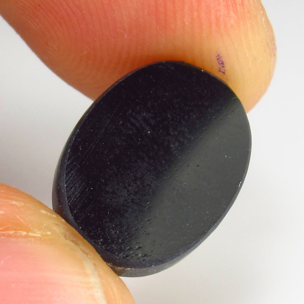 4.02 Ct - Natural Balck Onyx: No Reserve! Title: 4.02 Ct - Natural Balck Onyx Description: Gemstone Gemstones: Onyx Carat Weights: 4.02 Size/Dimensions:14.4 x 10.5 x 2.8 mm Additional Info:Pieces : 1 No's / Shape - Oval Cab / Colo