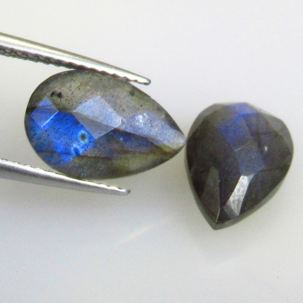5.85 Ctw Natural Labradorite Drilled Pear Pair: No Reserve! Title: 5.85 Ctw Natural Labradorite Drilled Pear Pair Stone Clarity: Semi-Transparent Gemstone:Natural Labradorite Carat Weights: 5.85 Size/Dimensions: 12.10 x 8.10 x 4.80 mm / 2 Pc's Addi