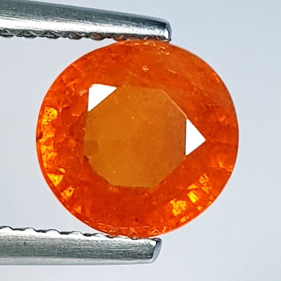 2.54 ctz Fine Fanta Orange Natural Mandarin Garnet: No Reserve! Title: 2.54 ctz Fine Fanta Orange Natural Mandarin Garnet Color/Clarity: Orange / VS Gemstone: Spessartite Garnet Carat Weights: 2.54 Size: 7.50 x 7.50 x 4.70 Additional Information: Round