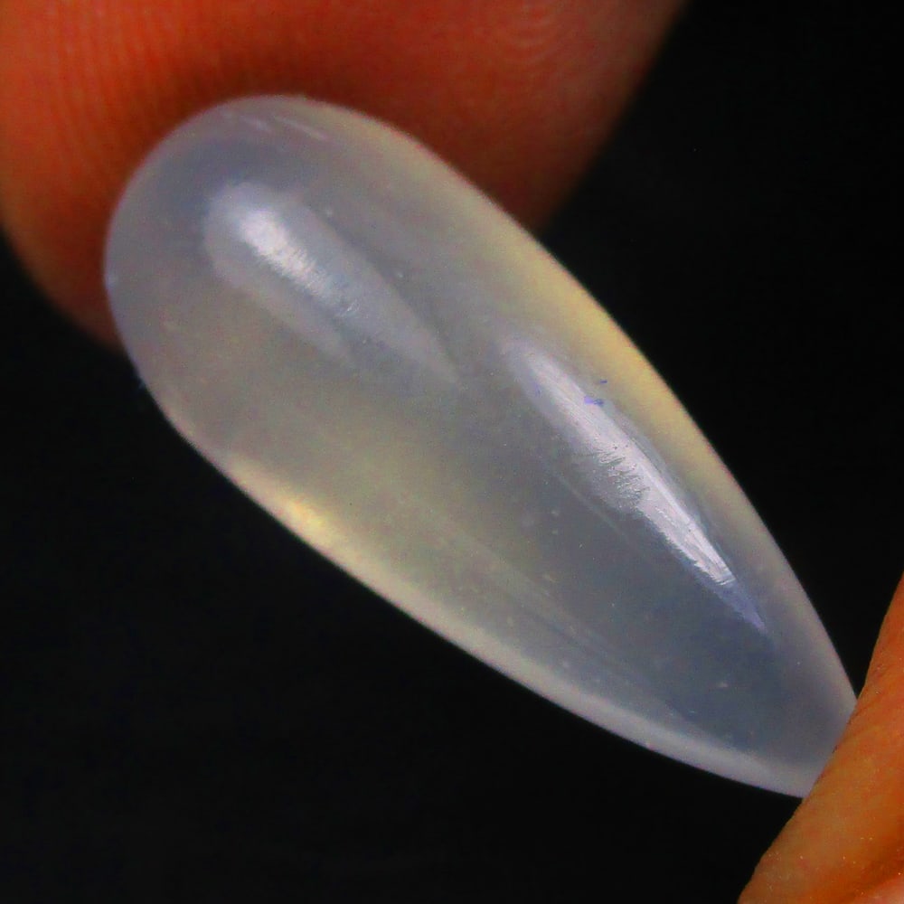 9.91 Ctw Natural Moonstone Pear Drop: No Reserve! Title: 9.91 Ctw Natural Moonstone Pear Drop Stone Clarity: Translucent Gemstone:Natural Moonstone Carat Weights: 9.91 Size/Dimensions: 22.00 x 8.60 x 8.60 mm Additional Info:Excellent Pear
