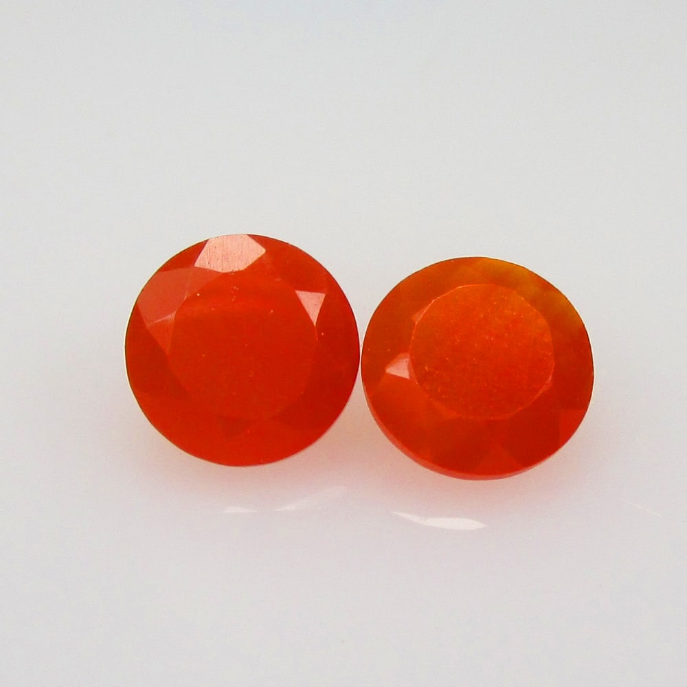 2.25 Ctw Natural Orange Carnelian Round Pair: No Reserve! Title: 2.25 Ctw Natural Orange Carnelian Round Pair Stone Clarity: Semi-Transparent Gemstone:Natural Carnelian Carat Weights: 2.25 Size/Dimensions: 7.10 x 7.10 x 3.70 mm / 2 Pc's Additiona