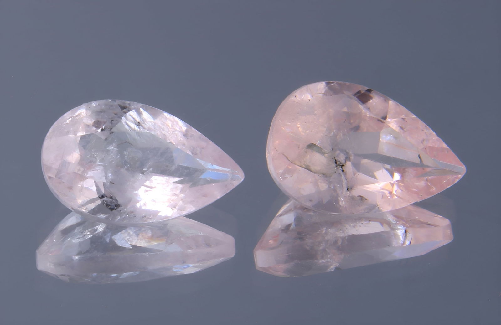 Stunning " Natural Morganite " 1.63 cts Natural Morganite Pair: No Reserve! Title: Stunning " Natural Morganite " 1.63 cts Natural Morganite Pair Additional Info: Gemstone : Natural Morganite Shape and Cut : Pear, Cut Weight : 1.63 carats Measurements : 8x5 mm Col