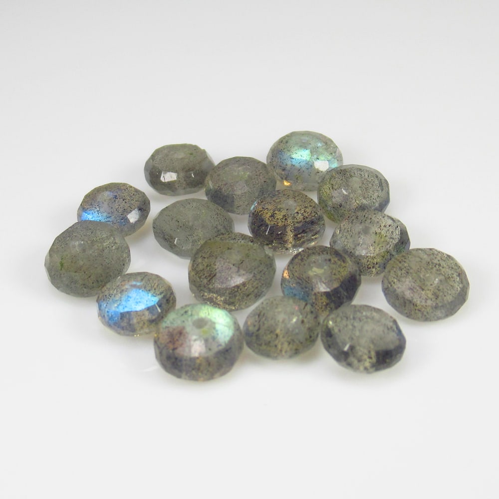 Natural Labradorite Beads - 11.37 Ct: No Reserve! Title: Natural Labradorite Beads - 11.37 Ct Origin: Brazil Weight:11.37 Size/Dimensions: 5.2 - 6.1 mm Description: Pieces : 17 No's / Shape : Drilled Round Beads / Clarity : Opaque / Treat