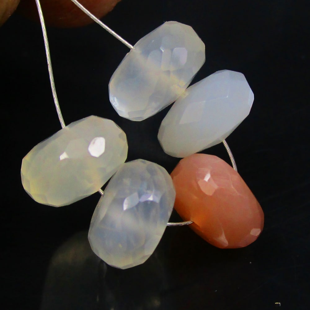 18.18 Ctw Natural 5 Drilled Moonstone Round Beads: No Reserve! Title: 18.18 Ctw Natural 5 Drilled Moonstone Round Beads Stone Clarity: Semi-Transparent Gemstone:Natural Moonstone Beads Carat Weights: 18.18 Size/Dimensions: 9.20 - 9.50 mm / 5 Pc's Addi