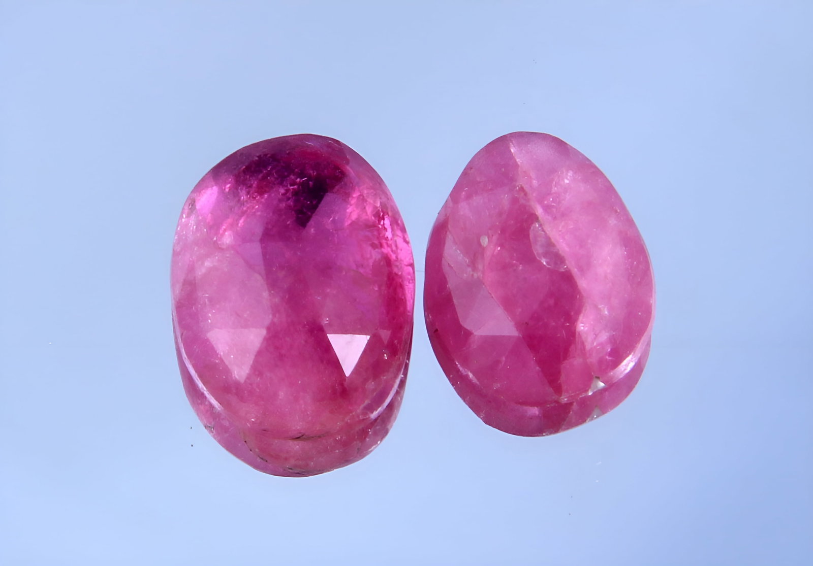 Delightful " Natural Rubelite Tourmaline " 2.00 Cts Natural Rubelite Tourmaline Lot: No Reserve! Title: Delightful " Natural Rubelite Tourmaline " 2.00 Cts Natural Rubelite Tourmaline Lot Additional Info: Gemstone : Natural Rubellite Tourmaline Shape and Cut : Fancy Cut Weight : 2.00