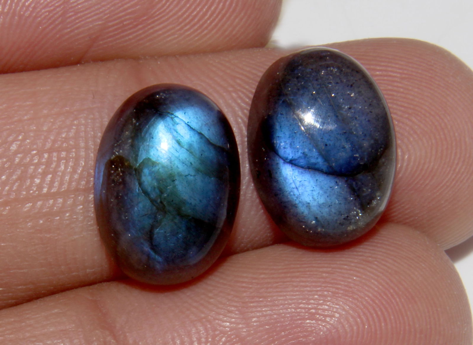 Lovely " Natural Labradorite " 14.12 Cts Natural Labradorite Pair: No Reserve! Title: Lovely " Natural Labradorite " 14.12 Cts Natural Labradorite Pair Additional Info: Gemstone : Natural Labradorite Shape : OVal Cabochan Weight : 14.12 carats Measurements : 14x10 mm