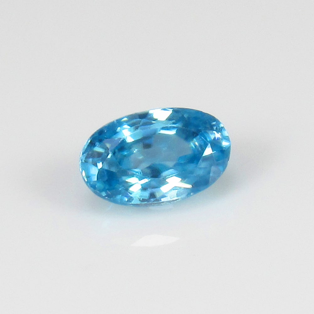 Natural Blue Zircon - 0.71 Ct: No Reserve! Title: Natural Blue Zircon - 0.71 Ct Origin: Combodia Weight:0.71 Size/Dimensions: 6.0 x 4.0 x 3.0 mm Description: Pieces : 1 No's / Shape : Oval Cut / Color : Blue / Clarity : VVS - Trans