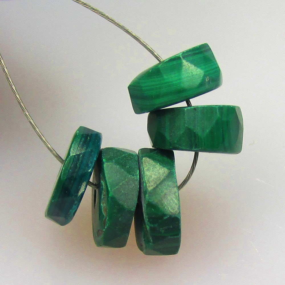 8.98 Ctw Natural Green Malachite Round Beads: No Reserve! Title: 8.98 Ctw Natural Green Malachite Round Beads Stone Clarity: Opaque Gemstone:Natural Malachite Beads Carat Weights: 8.98 Size/Dimensions: 6.80 - 7.00 mm / 5 Pc's Additional Info:Roun