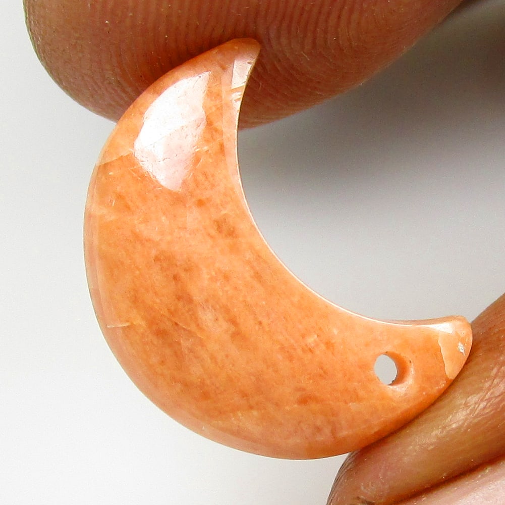 5.47 Ctw Natural Jasper Half Moon Cab: No Reserve! Title: 5.47 Ctw Natural Jasper Half Moon Cab Stone Clarity: Opaque Gemstone:Natural Jasper Carat Weights: 5.47 Size/Dimensions: 16.60 x 7.00 x 7.00 mm Additional Info:Nice Half Moon Caboch
