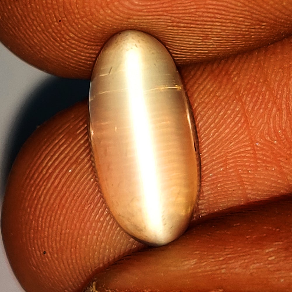 5.01 Ctw Natural Moonstone Oval Cab: No Reserve! Title: 5.01 Ctw Natural Moonstone Oval Cab Stone Clarity: Translucent Gemstone:Natural Moonstone Carat Weights: 5.01 Size/Dimensions: 13.80 x 7.00 x 7.40 mm Additional Info:Excellent Oval 