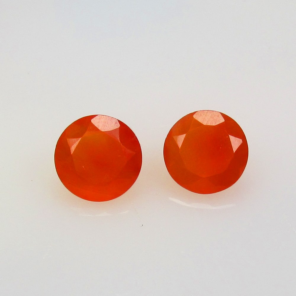 2.01 Ctw Natural Orange Carnelian Round Pair: No Reserve! Title: 2.01 Ctw Natural Orange Carnelian Round Pair Stone Clarity: Semi-Transparent Gemstone:Natural Carnelian Carat Weights: 2.01 Size/Dimensions: 7.00 x 7.00 x 4.00 mm / 2 Pc's Additiona