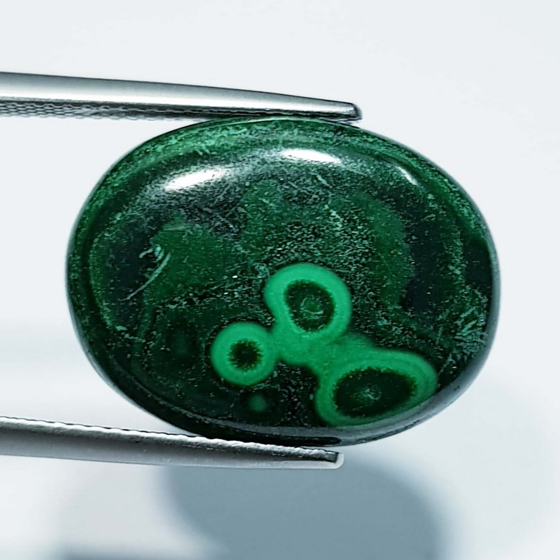 21.20 Ctz Natural Malachite: No Reserve! Title: 21.20 Ctz Natural Malachite Color/Clarity: Green / Opaque Gemstone: Malachite Carat Weights: 21.2 Size: 20.55 x 15.60 x 5.00 Additional Information: Oval / Africa Shipping: Domestic