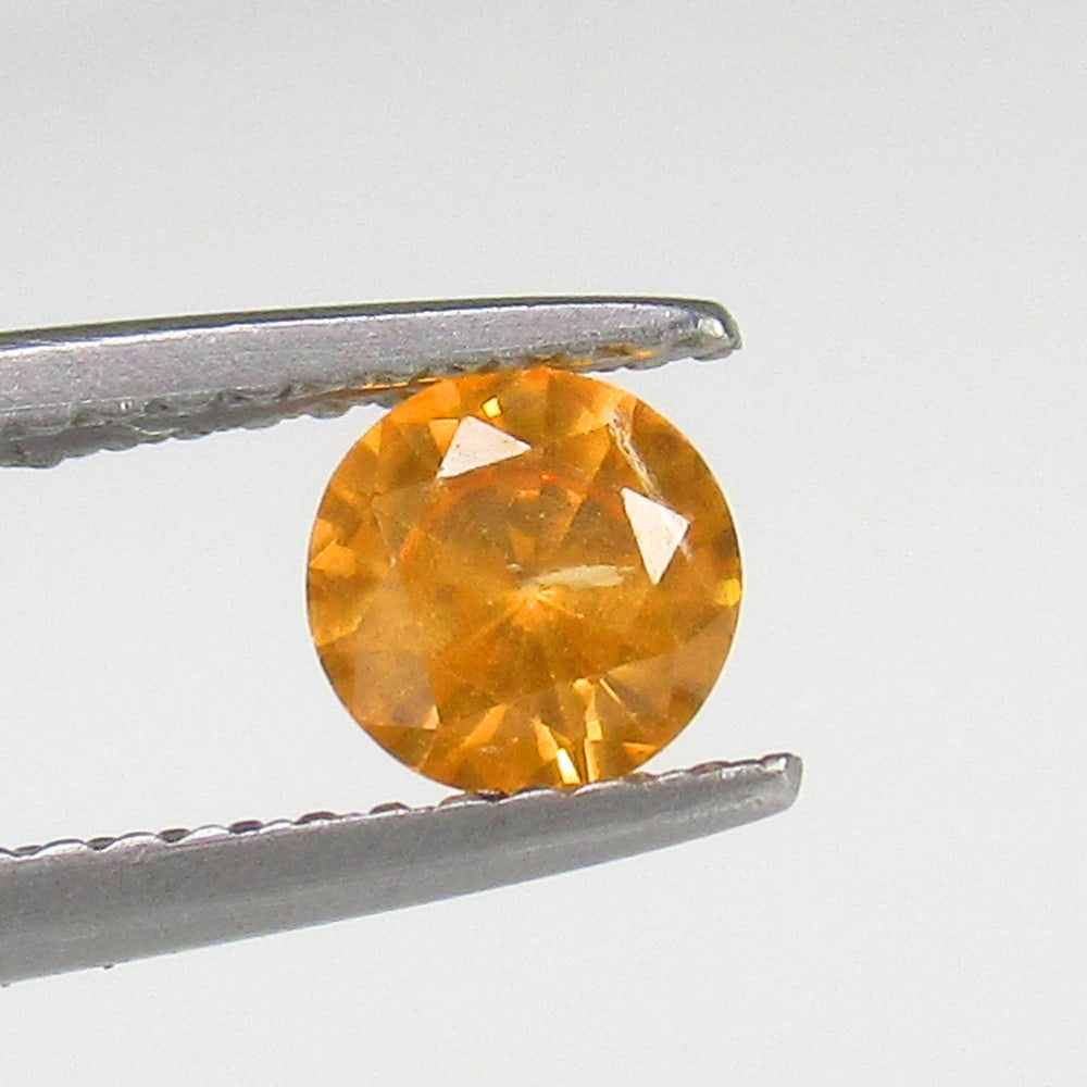Natural Spessarite Garnet - 0.70 Ct: No Reserve! Title: Natural Spessarite Garnet - 0.70 Ct Origin: Madagascar Weight:0.7 Size/Dimensions: 5.2 x 5.2 x 3.2 mm Description: Pieces : 1 No's / Shape : Round Cut / Color : Orange / Clarity : T
