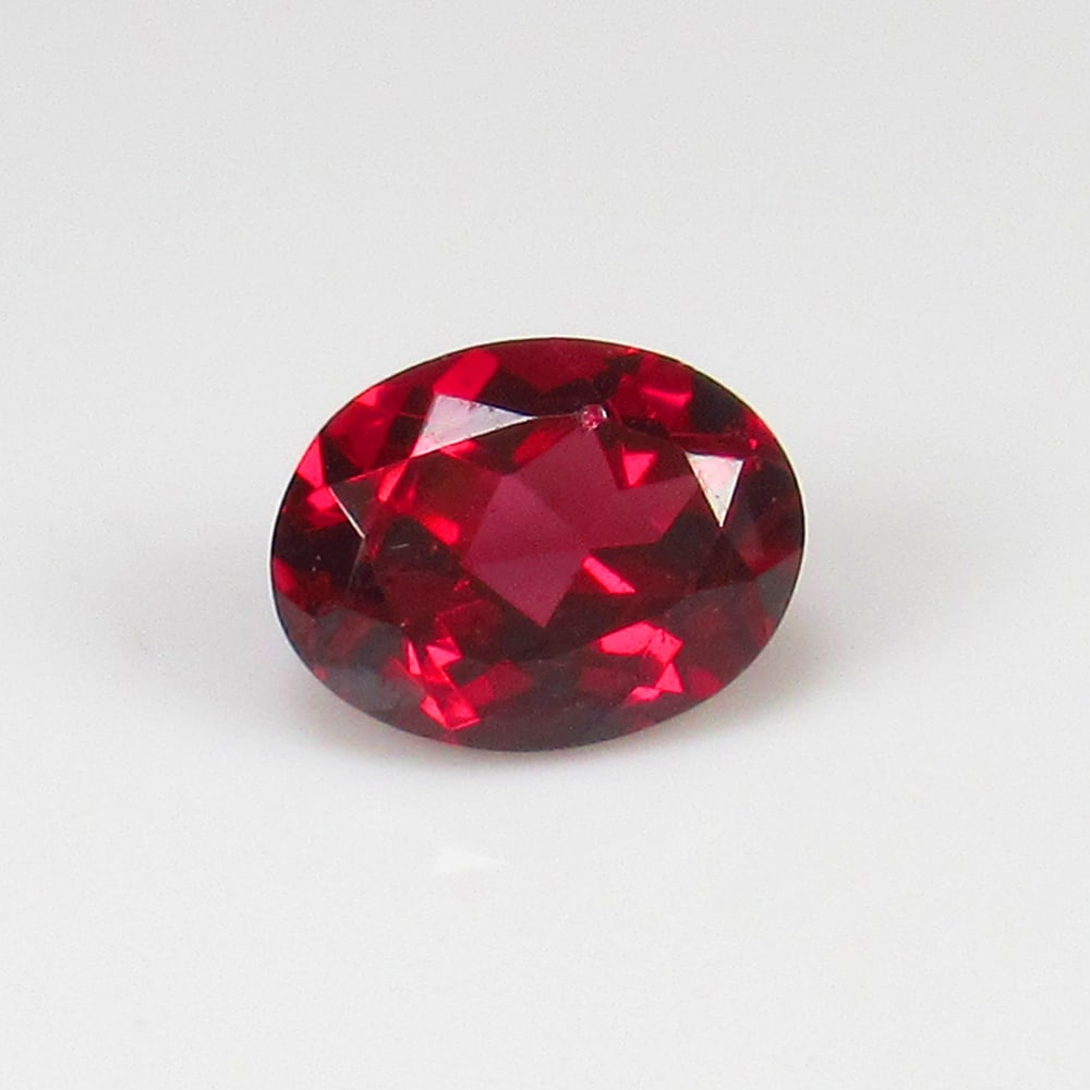 Natural Rhodolite Garnet - 2.53 Ct: No Reserve! Title: Natural Rhodolite Garnet - 2.53 Ct Origin: Mozambique Weight:2.53 Size/Dimensions: 9.0 x 7.0 x 4.7 mm Description: Pieces : 1 No's / Shape : Oval Cut / Color : Purplish Pink / Clari