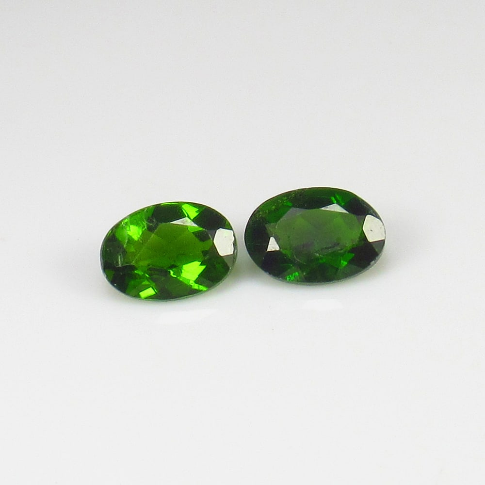 Natural Chrome Diopside Pair - 1.70 Ct (1 of 2)