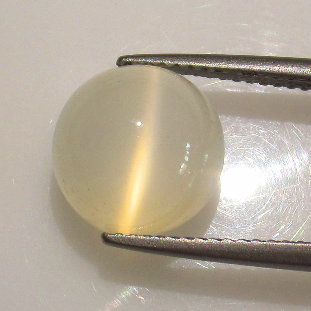 5.97 Ct - Natural Moonstone: No Reserve! Title: 5.97 Ct - Natural Moonstone Description: Gemstone Gemstones: Moonstone Carat Weights: 5.97 Size/Dimensions:10.6 x 10.6 x 7.3 mm Additional Info:Pieces : 1 No's / Shape : Round Caboc