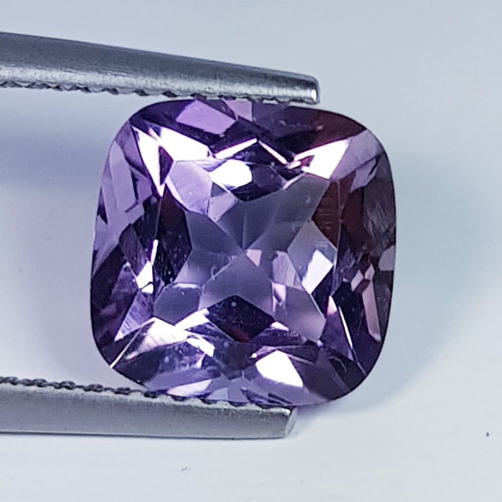 3.16 ctz " Rose De France " Natural Pinkish Purple Amethystt: No Reserve! Title: 3.16 ctz " Rose De France " Natural Pinkish Purple Amethystt Color/Clarity: Purple Pink / IF Gemstone: Amethyst Carat Weights: 3.16 Size: 9.00 x 9.00 x 6.00 Additional Information: 