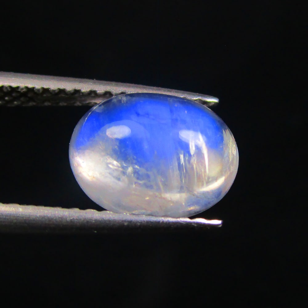 2.15 Ctw Natural Blue Moonstone Oval Cab: No Reserve! Title: 2.15 Ctw Natural Blue Moonstone Oval Cab Stone Clarity: Translucent Gemstone:Natural Moonstone Carat Weights: 2.15 Size/Dimensions: 9.10 x 7.20 x 4.50 mm Additional Info:Excellent O