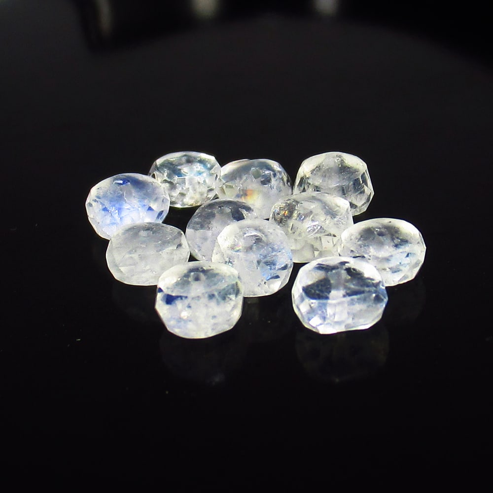 Natural Blue Moonstone Beads - 6.64 Ct: No Reserve! Title: Natural Blue Moonstone Beads - 6.64 Ct Origin: India Weight:6.64 Size/Dimensions: 5.0 - 5.5 mm Description: Pieces : 11 No's / Shape : Drilled Round Beads / Clarity : Translucent / 