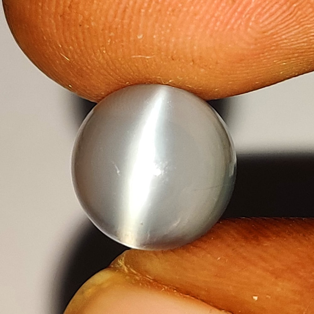 3.47 Ctw Natural Moonstone Round Cab: No Reserve! Title: 3.47 Ctw Natural Moonstone Round Cab Stone Clarity: Transparent Gemstone:Natural Moonstone Carat Weights: 3.47 Size/Dimensions: 9.50 x 9.40 x 5.60 mm Additional Info:Round Cab / Ori