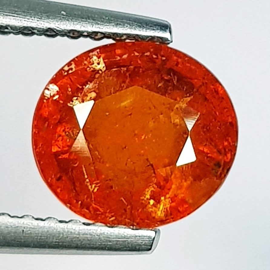 2.35 ctz Fine Fanta Orange Natural Mandarin Garnet: No Reserve! Title: 2.35 ctz Fine Fanta Orange Natural Mandarin Garnet Color/Clarity: Orange / VS Gemstone: Spessartite Garnet Carat Weights: 2.35 Size: 7.50 x 7.00 x 4.40 Additional Information: Oval