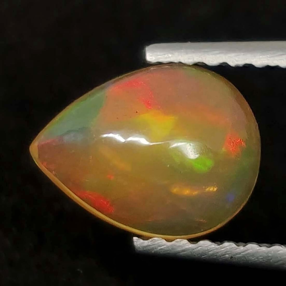 0.80 Ct Natural Ethiopian Fire Opal: No Reserve! Title: 0.80 Ct Natural Ethiopian Fire Opal Description: Gemstones: Natural Fire Opal Carat Weights: 0.80 ct Size/Dimensions: 8 X 6 mm Treatment: No Materials &Techniques:Opal Shipping: Dom