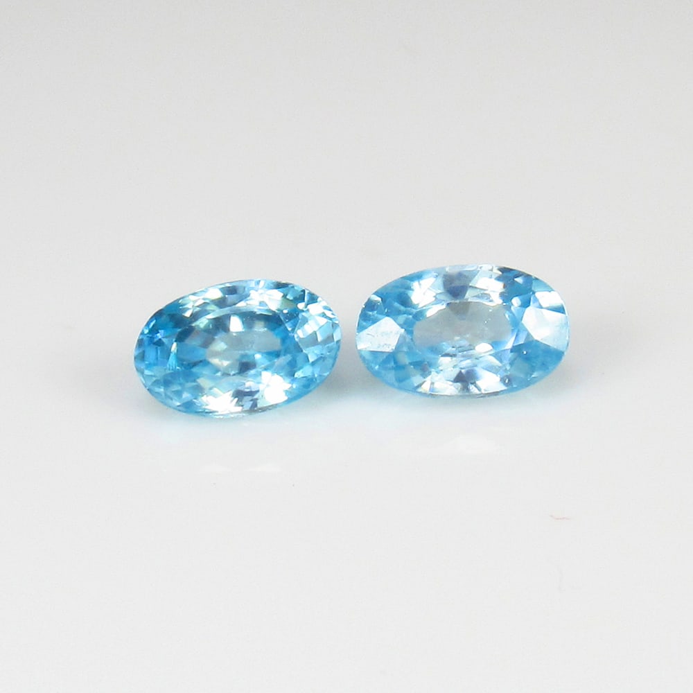 Natural Blue Zircon Pair - 1.48 Ct: No Reserve! Title: Natural Blue Zircon Pair - 1.48 Ct Origin: Combodia Weight:1.48 Size/Dimensions: 6.0 x 4.0 x 3.1 mm Description: Pieces : 2 No's / Shape : Oval Cut / Color : Blue / Clarity : VVS - 