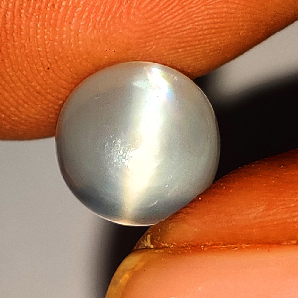 2.19 Ctw Natural Moonstone Round Cab: No Reserve! Title: 2.19 Ctw Natural Moonstone Round Cab Stone Clarity: Translucent Gemstone:Natural Moonstone Carat Weights: 2.19 Size/Dimensions: 9.10 x 9.10 x 3.70 mm Additional Info:Excellent Round