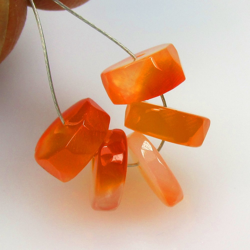 9.04 Ctw Natural 5 Carnelian Round Beads: No Reserve! Title: 9.04 Ctw Natural 5 Carnelian Round Beads Stone Clarity: Semi-Transparent Gemstone:Natural Carnelian Beads Carat Weights: 9.04 Size/Dimensions: 8.10 - 8.40 mm / 5 Pc's Additional Inf