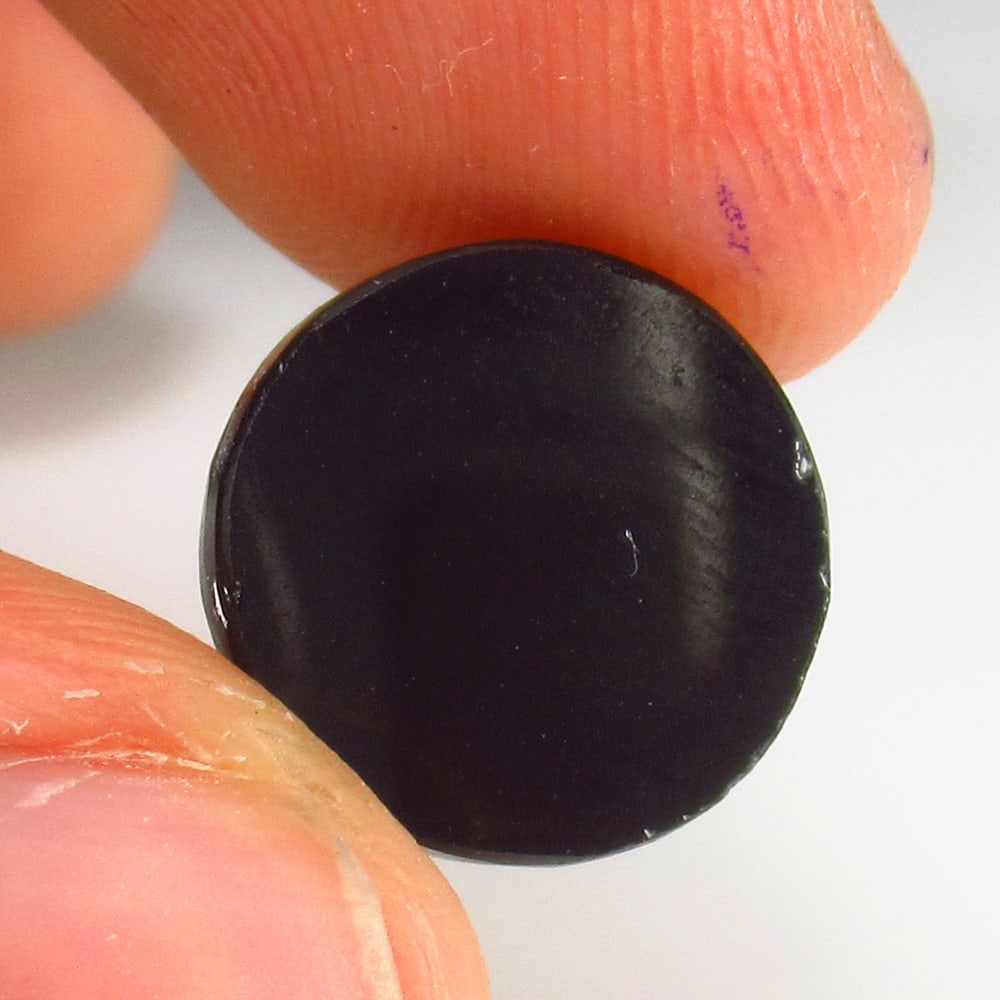 3.95 Ct - Natural Balck Onyx: No Reserve! Title: 3.95 Ct - Natural Balck Onyx Description: Gemstone Gemstones: Onyx Carat Weights: 3.95 Size/Dimensions:12.2 x 12.2 x 2.8 mm Additional Info:Pieces : 1 No's / Shape - Round Cab / Col