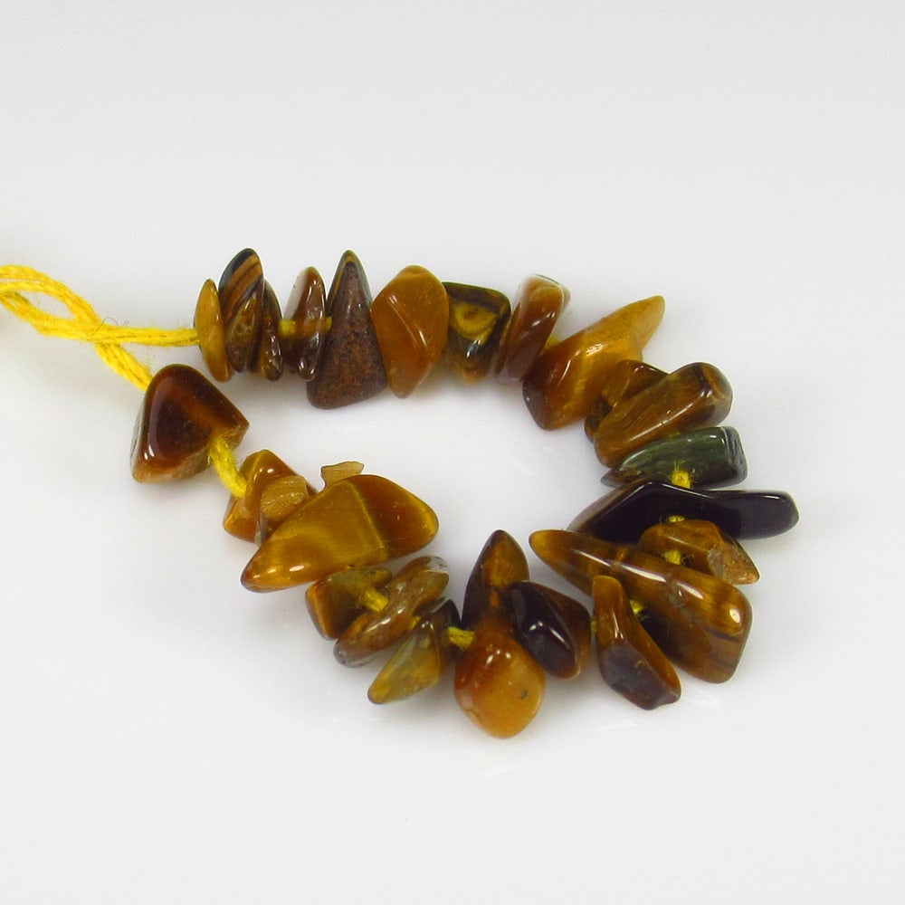 8.58 Ct - Natural Tiger Eye Beads: No Reserve! Title: 8.58 Ct - Natural Tiger Eye Beads Description: Gemstone Gemstones: Tiger's Eye Beads Carat Weights: 8.58 Size/Dimensions:3.8x2.1 - 7.1x5.3 mm Additional Info:Pieces : 21 No's / Shap