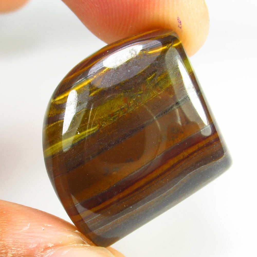 39.28 Ct - Natural Iron Tiger Eye: No Reserve! Title: 39.28 Ct - Natural Iron Tiger Eye Description: Gemstone Gemstones: Tiger's Eye Carat Weights: 39.28 Size/Dimensions:25.0 x 23.0 x 8.0 mm Additional Info:Pieces : 1 No's / Shape : Fa