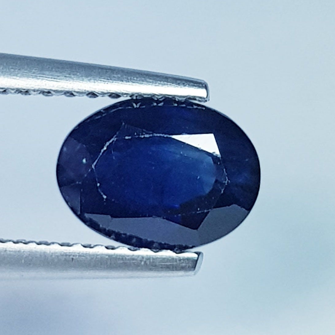 1.47 ctz " Fine Collection" Natural Blue Australian Sapphire: No Reserve! Title: 1.47 ctz " Fine Collection" Natural Blue Australian Sapphire Color/Clarity: Blue / VS Gemstone: Sapphire Carat Weights: 1.47 Size: 7.90 x 6.90 x 3.60 Additional Information: Oval - 