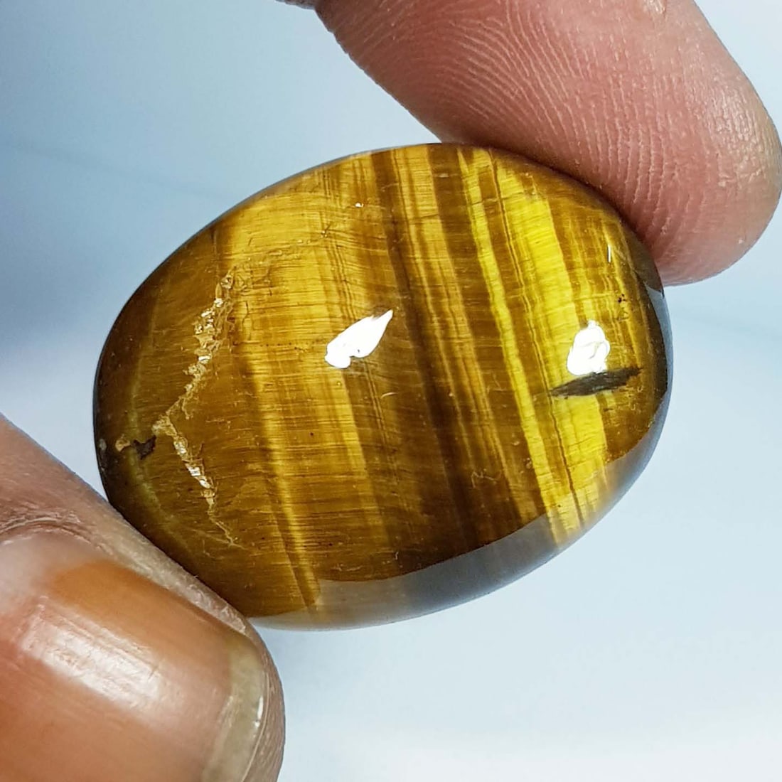 51.00 Ctz Natural Tiger Eye: No Reserve! Title: 51.00 Ctz Natural Tiger Eye Color/Clarity: Golden & Brown / Opaque Gemstone: Tiger Eye Carat Weights: 51 Size: 29.90 x 23.40 x 9.50 Additional Information: Oval / Africa Shipping: D