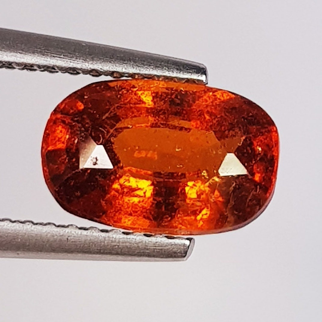2.45 Ctz " Stunning Orange Gem " Natural Hessonite Garnet: No Reserve! Title: 2.45 Ctz " Stunning Orange Gem " Natural Hessonite Garnet Color/Clarity: Orange Red / VVS Gemstone: Hessonite Carat Weights: 2.45 Size: 9.50 x 6.10 x 4.80 Additional Information: Ov
