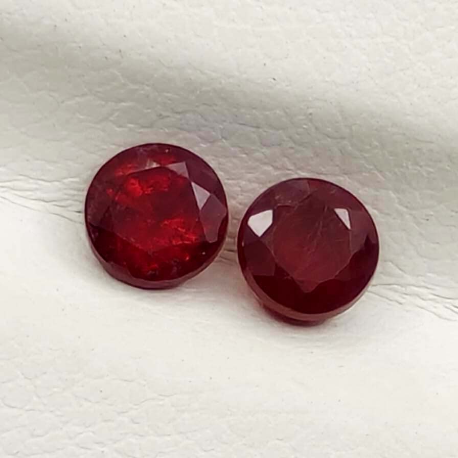 0.95 Ct Natural Red Ruby Pair (1 of 2)