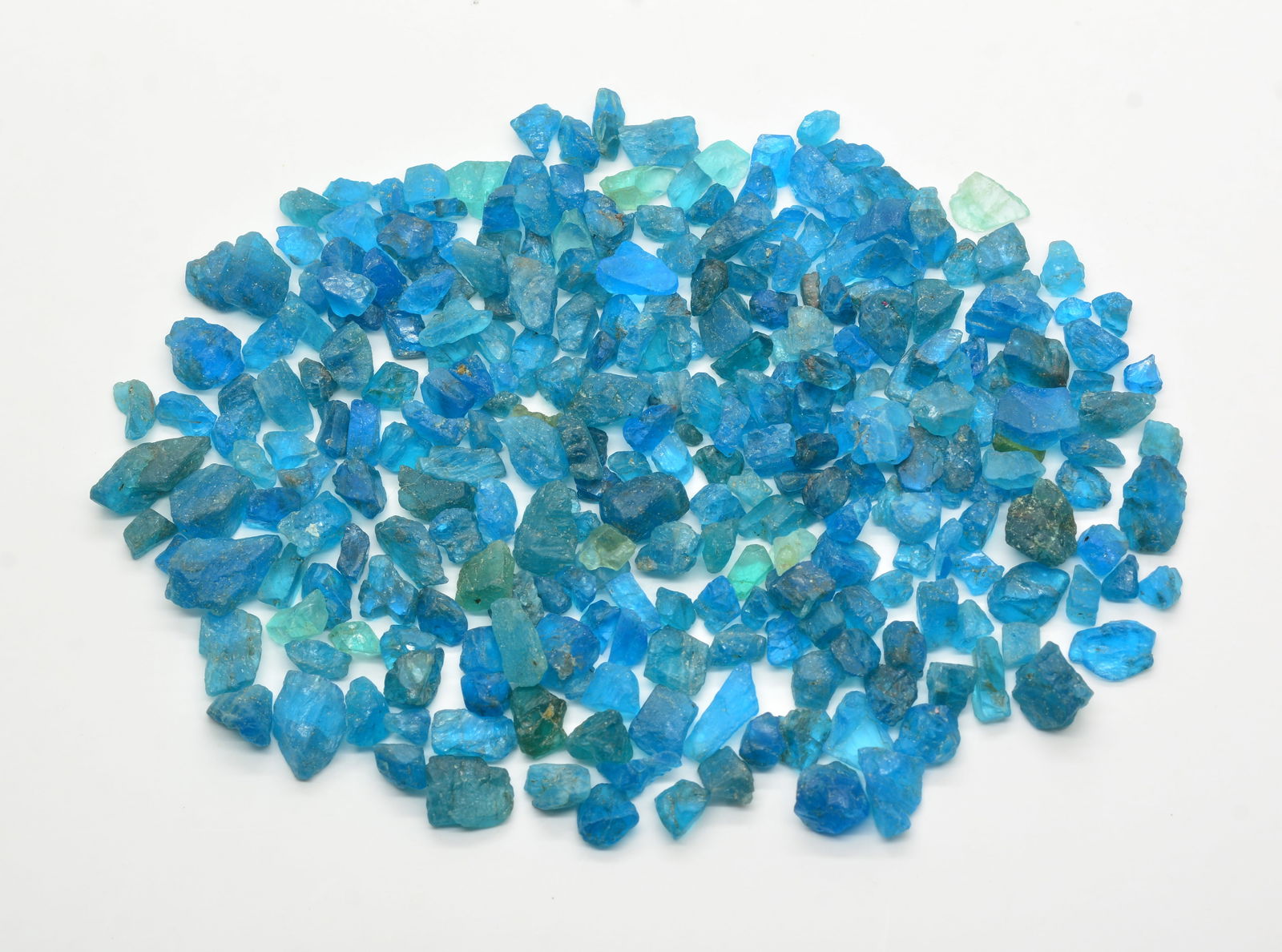 200 CRT ROUGH APATITE HEALING CRYSTALS (1 of 4)