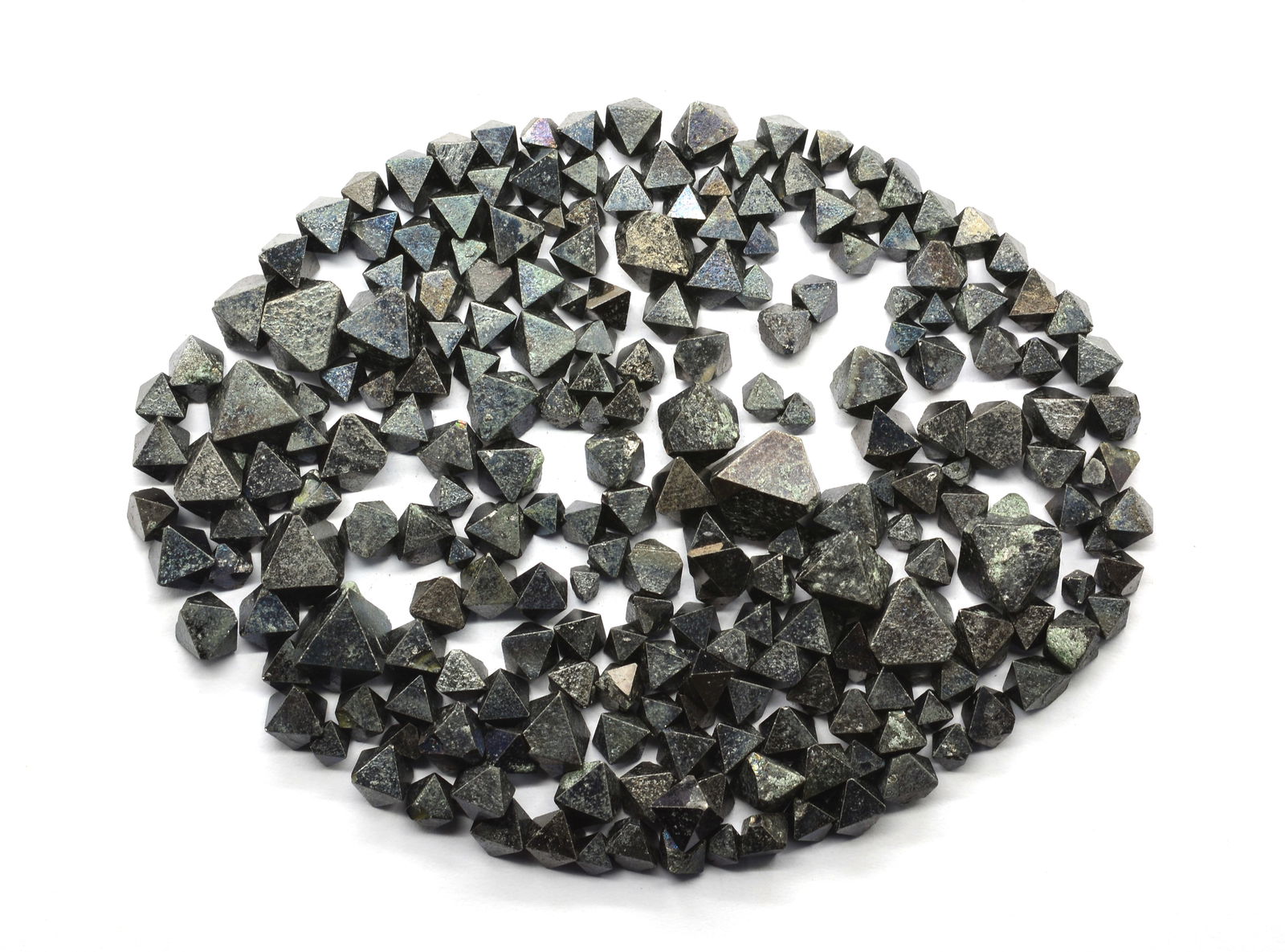 200 Carar Rough Magnetite Healing Crystals (1 of 2)