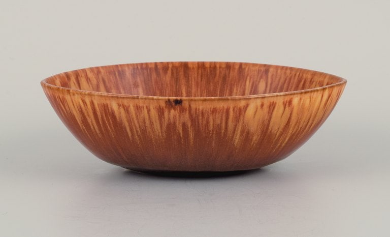Carl Harry Ståhlane (1920-1990) for Rörstrand, ceramic bowl in brown glaze.: Carl Harry Ståhlane (1920-1990) for Rörstrand, ceramic bowl in brown glaze. Approx. 1960s. Signed. In excellent condition. Dimensions: L 13.5 x D 11.0 x H 4.0 cm. Reserve: $252.00 Shipping: 