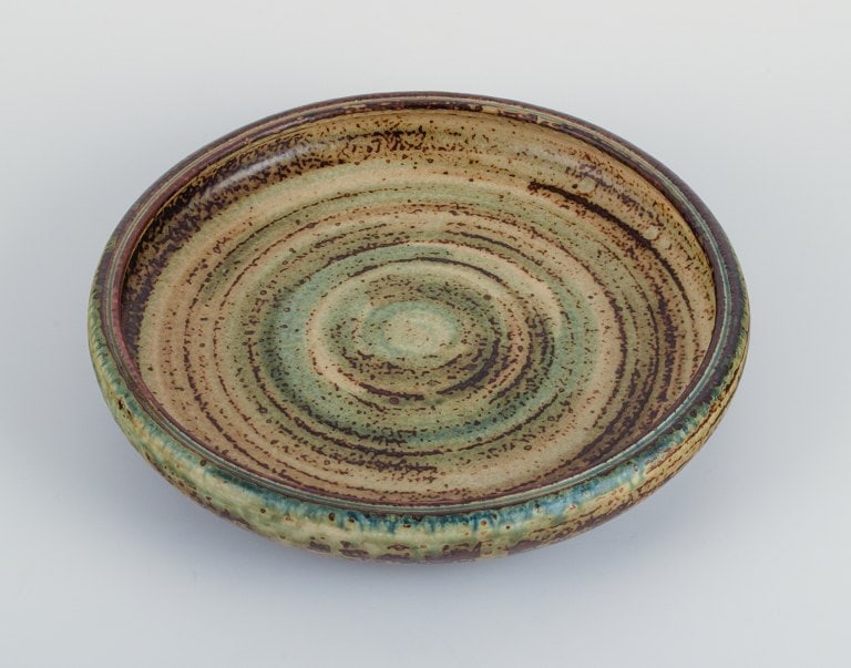 Carl Halier for Royal Copenhagen, bowl in stoneware with sung glaze.: Carl Halier for Royal Copenhagen, bowl in stoneware with sung glaze. Model number 21824. Marked. First factory quality. Dimensions: D 24.0 x H 4.5 cm. Reserve: $308.00 Shipping: Domestic: Shipping rat