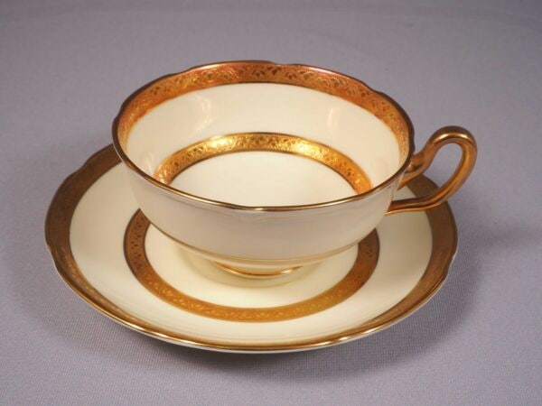 ROYAL DOULTON The BALMORAL Coffee Tea Cup Saucer 2346 Gold Encrusted (1 of 5)