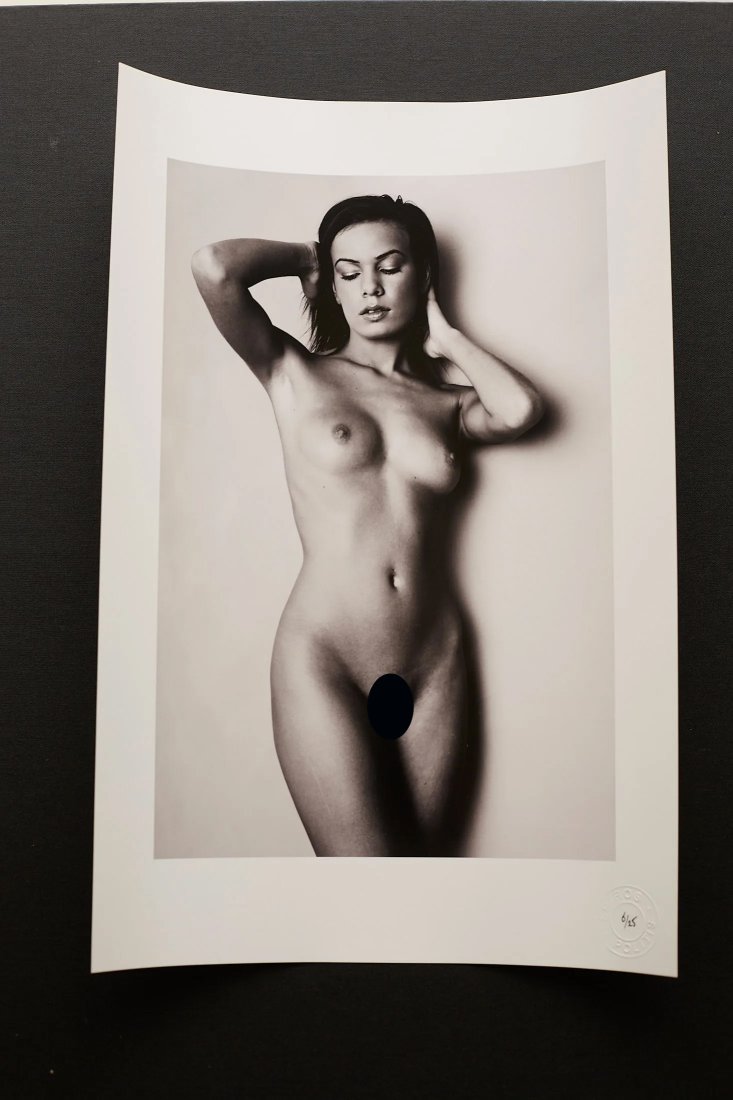 Spiros Politis (1969-): Form Study (Kelly) 8/25: Artist: Spiros Politis (1969-) Title: Form Study (Kelly) 8/25 Date: 2009 Medium: photography Material: paper Dimensions: 19" x13 Description: Edition 8/25 .A wonderfully muscular female posing in the 