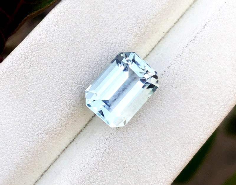 Aquamarine, 4.65 carats Top Color Natural Aquamarine from Pakistan: Weight : 4.65 Carats dimensions: 12 x 8 x 7 Origin : Pakistan Treatment : Natural; Weight : 4.65 Carats dimensions: 12 x 8 x 7 Origin : Pakistan Treatment : Natural Reserve: $70.00 Shipping: Dome