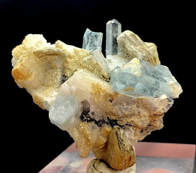 28 grams Lovely natural lustrous perfect Aquamarine crystals on feldspar and muscovite specimen from: Materials: shigar aquamarine specimen 28 grams Lovely natural lustrous perfect Aquamarine crystals on feldspar and muscovite specimen from shigar skardu pakistan size... 42mm 30mm 35mm weight... 28 gr