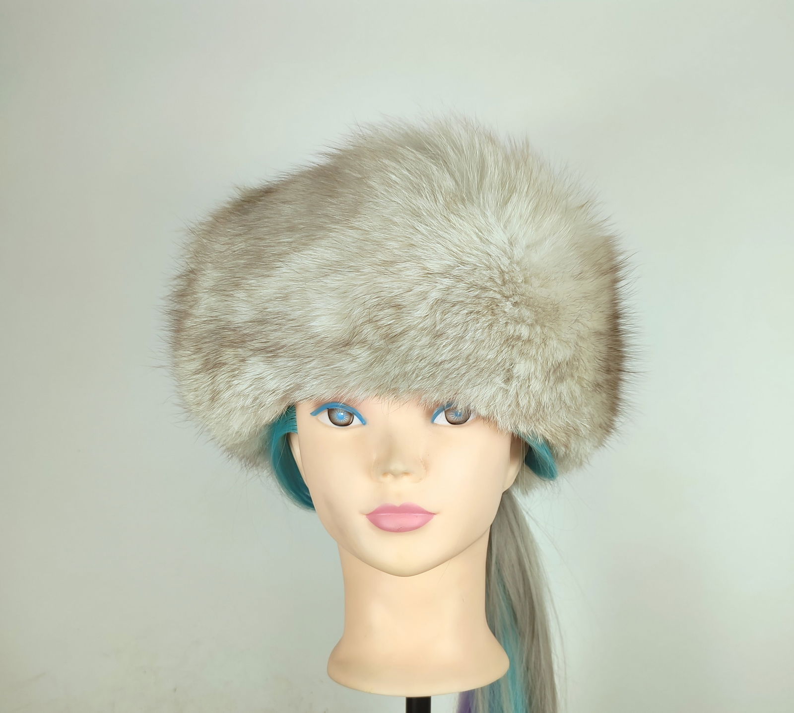 BLUE FOX FUR HAT (1 of 5)