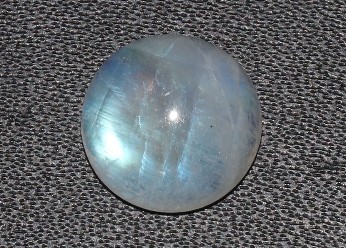 Marvellous " Natural Rainbow Moonstone " 5.92 Cts Natural Rainbow Moonstone (1 of 2)