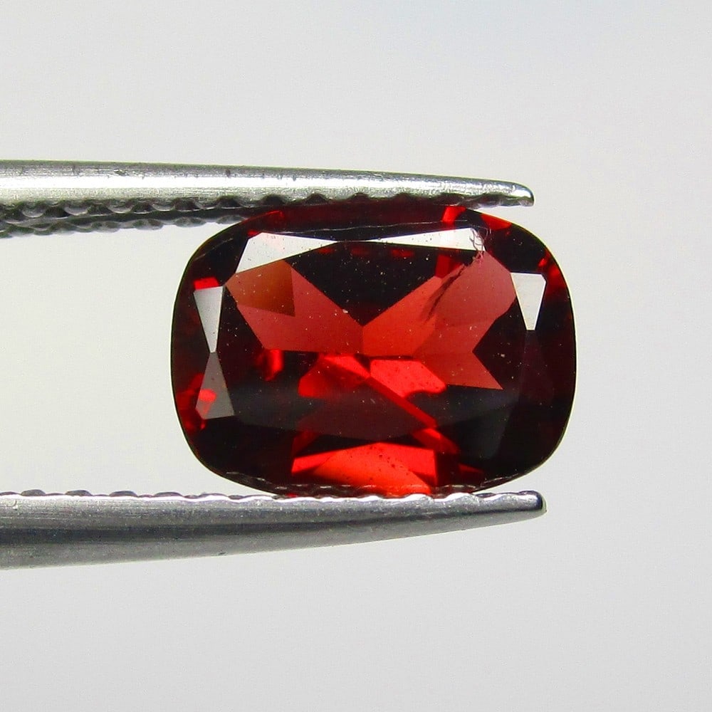 1.40 Ctw Natural Rhodolite Garnet Cushion Cut: No Reserve! Title: 1.40 Ctw Natural Rhodolite Garnet Cushion Cut Stone Clarity: VVS Gemstone:Natural Rhodolite Garnet Carat Weights: 1.4 Size/Dimensions: 7.90 x 6.00 x 3.50 mm Additional Info:Purplish