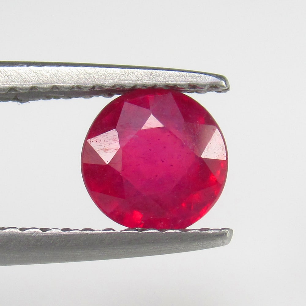 Natural Pinkish Red Ruby - 1.26 Ct (1 of 2)